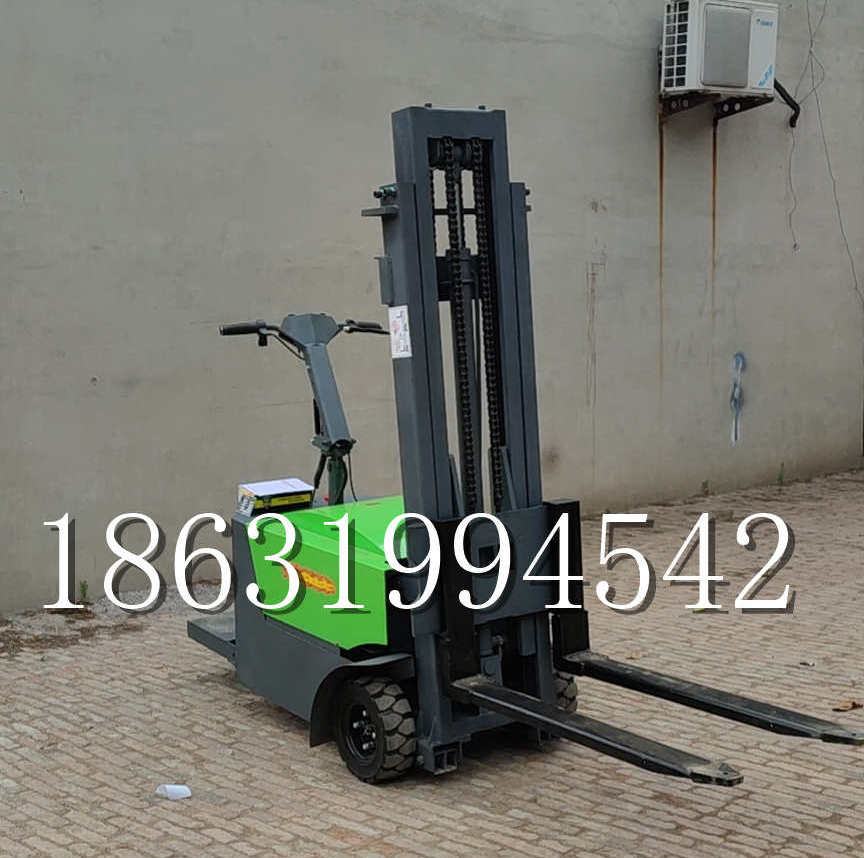 黑山县优程全电动叉车插腿式堆高车液压装卸车1.5吨升高小型站驾式铲车